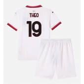 AC Milan Theo Hernandez #19 Uit tenue Kids 2024-25 Korte Mouwen (+ broek)