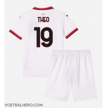 AC Milan Theo Hernandez #19 Uit tenue Kids 2024-25 Korte Mouwen (+ broek)