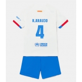 Barcelona Ronald Araujo #4 Uit tenue Kids 2023-24 Korte Mouwen (+ broek)