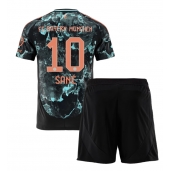 Bayern Munich Leroy Sane #10 Uit tenue Kids 2024-25 Korte Mouwen (+ broek)