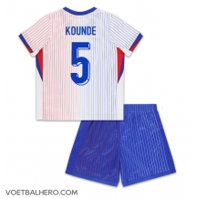 Frankrijk Jules Kounde #5 Uit tenue Kids EK 2024 Korte Mouwen (+ broek)