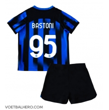 Inter Milan Alessandro Bastoni #95 Thuis tenue Kids 2023-24 Korte Mouwen (+ broek)