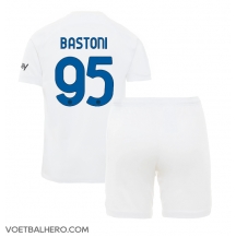 Inter Milan Alessandro Bastoni #95 Uit tenue Kids 2023-24 Korte Mouwen (+ broek)