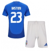 Italië Alessandro Bastoni #23 Thuis tenue Kids EK 2024 Korte Mouwen (+ broek)