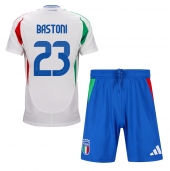 Italië Alessandro Bastoni #23 Uit tenue Kids EK 2024 Korte Mouwen (+ broek)