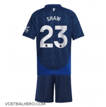 Manchester United Luke Shaw #23 Uit tenue Kids 2024-25 Korte Mouwen (+ broek)